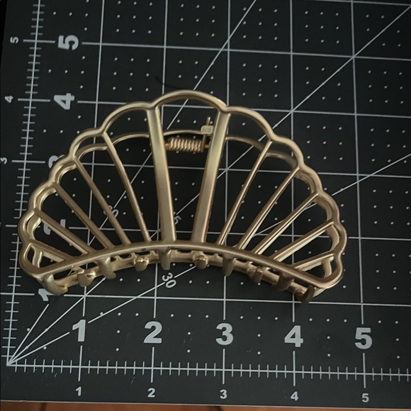 Gold Hair Claw Clip - Picture 3 of 5
